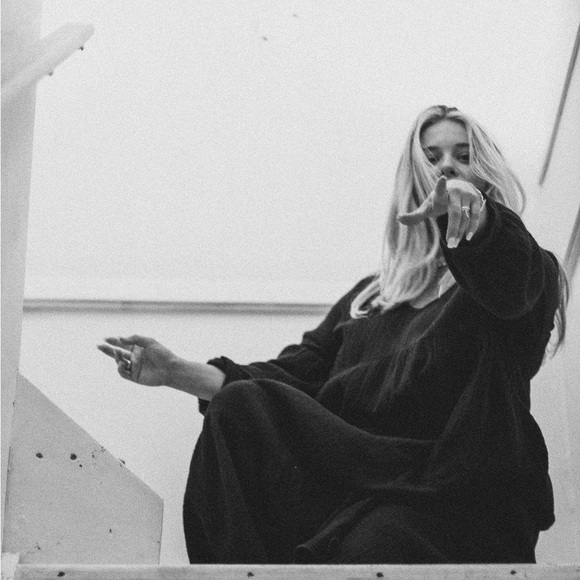 Meet your Posher, Lauren - Picture 1 of 1